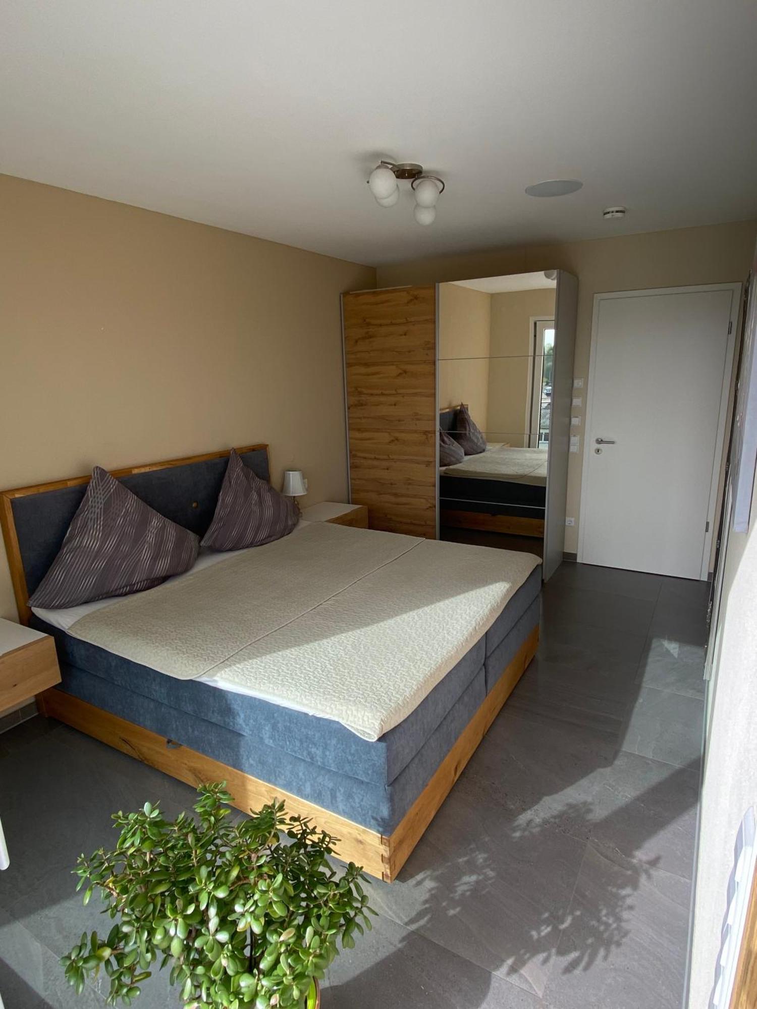 Penthouse Apartment Mit Alpenblick Friedrichshafen Esterno foto