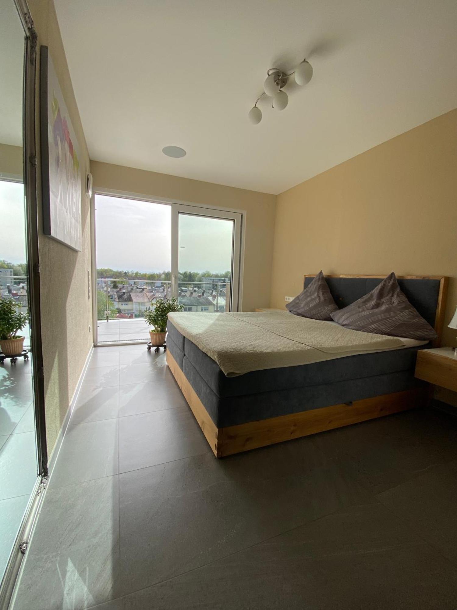 Penthouse Apartment Mit Alpenblick Friedrichshafen Esterno foto